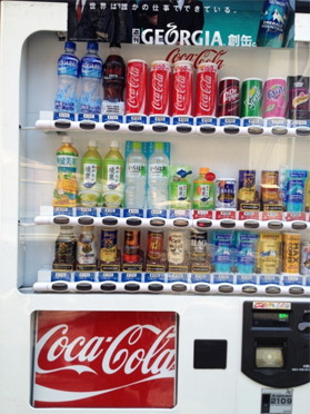 我が校に設置されている自動販売機もコカ・コーラ製品が勢ぞろい